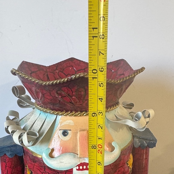 Vintage Festive Red Nutcracker Figurine tea light/candle holder - Picture 2 of 14